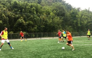 鄂州足球场招前台吗，鄂州足球场招前台吗工资多少